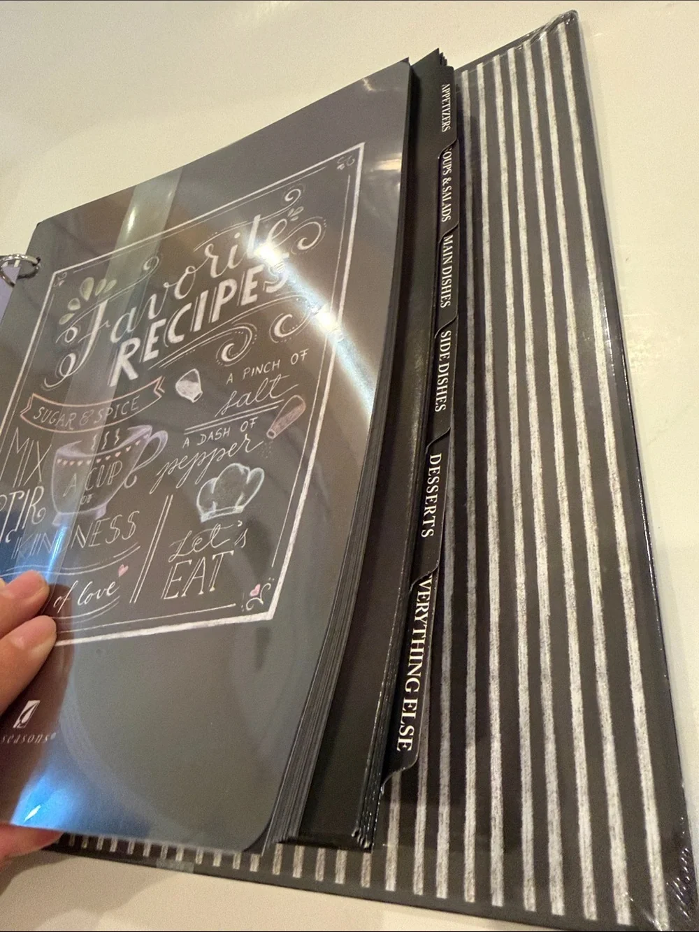 NWT New Seasons Deluxe Recipe Binder Style 'Favorite Recipes' - Black